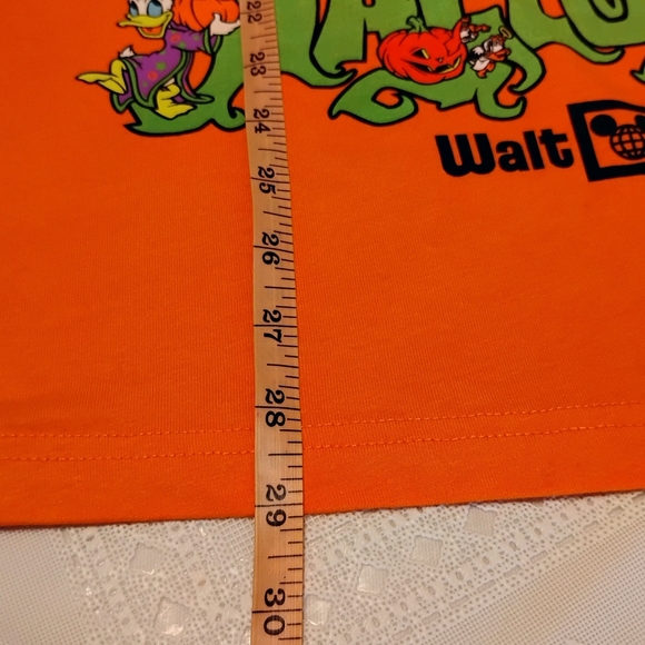 Disney Parks -Walt Disney World- Mickey & Friends, Happy Halloween T-Shirt Large - Picture 8 of 8